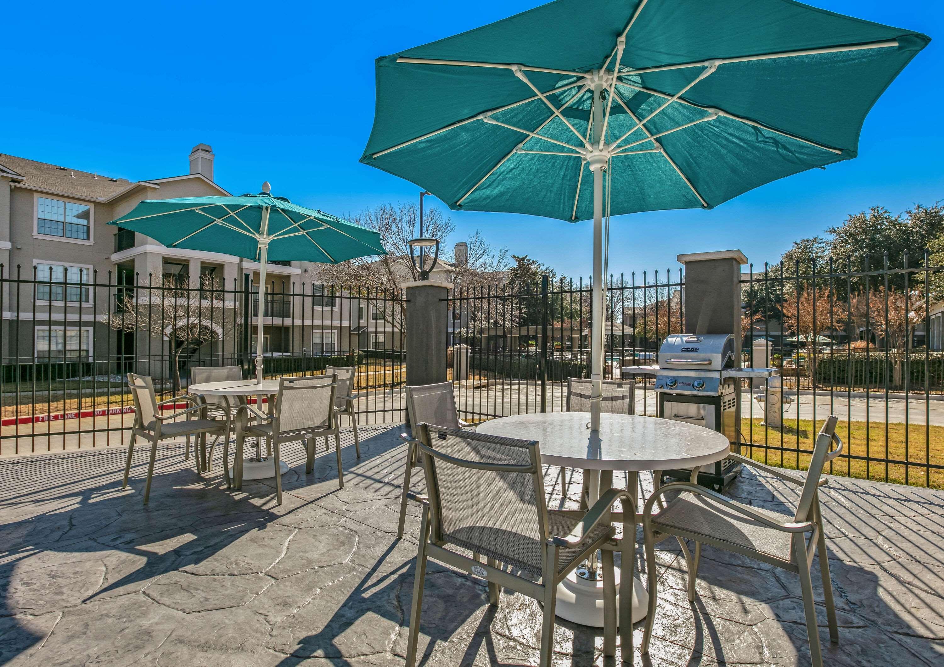 La Quinta Inn & Suites Dfw West-Glade-Parks Йулісс Екстер'єр фото