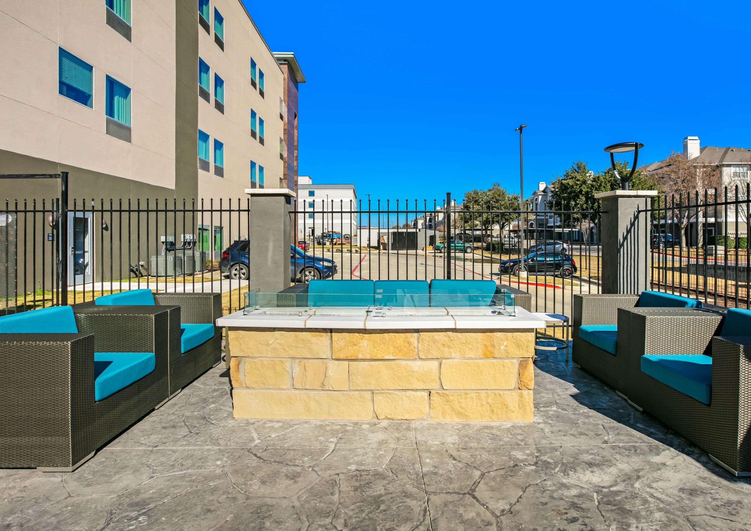 La Quinta Inn & Suites Dfw West-Glade-Parks Йулісс Екстер'єр фото
