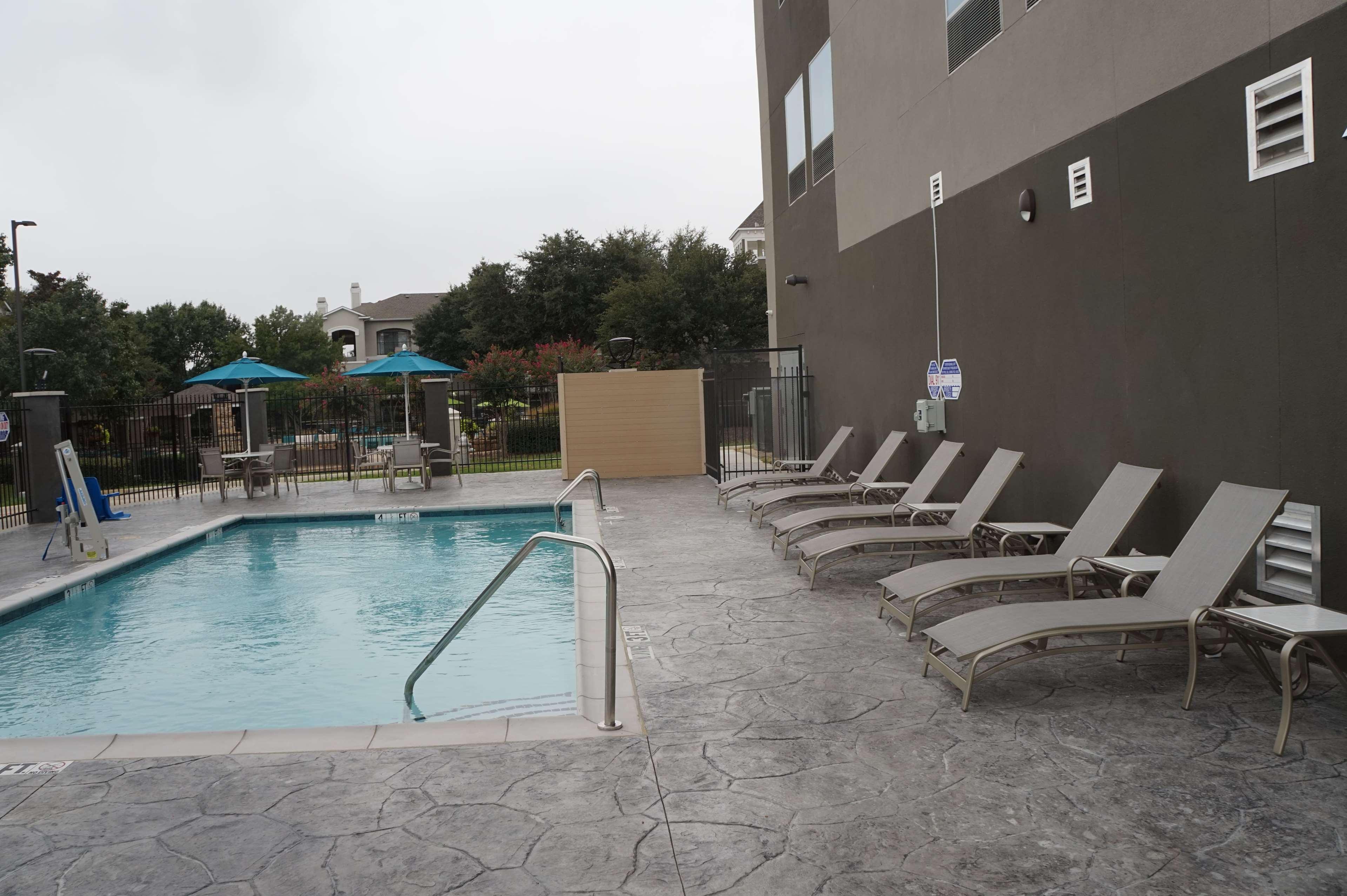 La Quinta Inn & Suites Dfw West-Glade-Parks Йулісс Екстер'єр фото