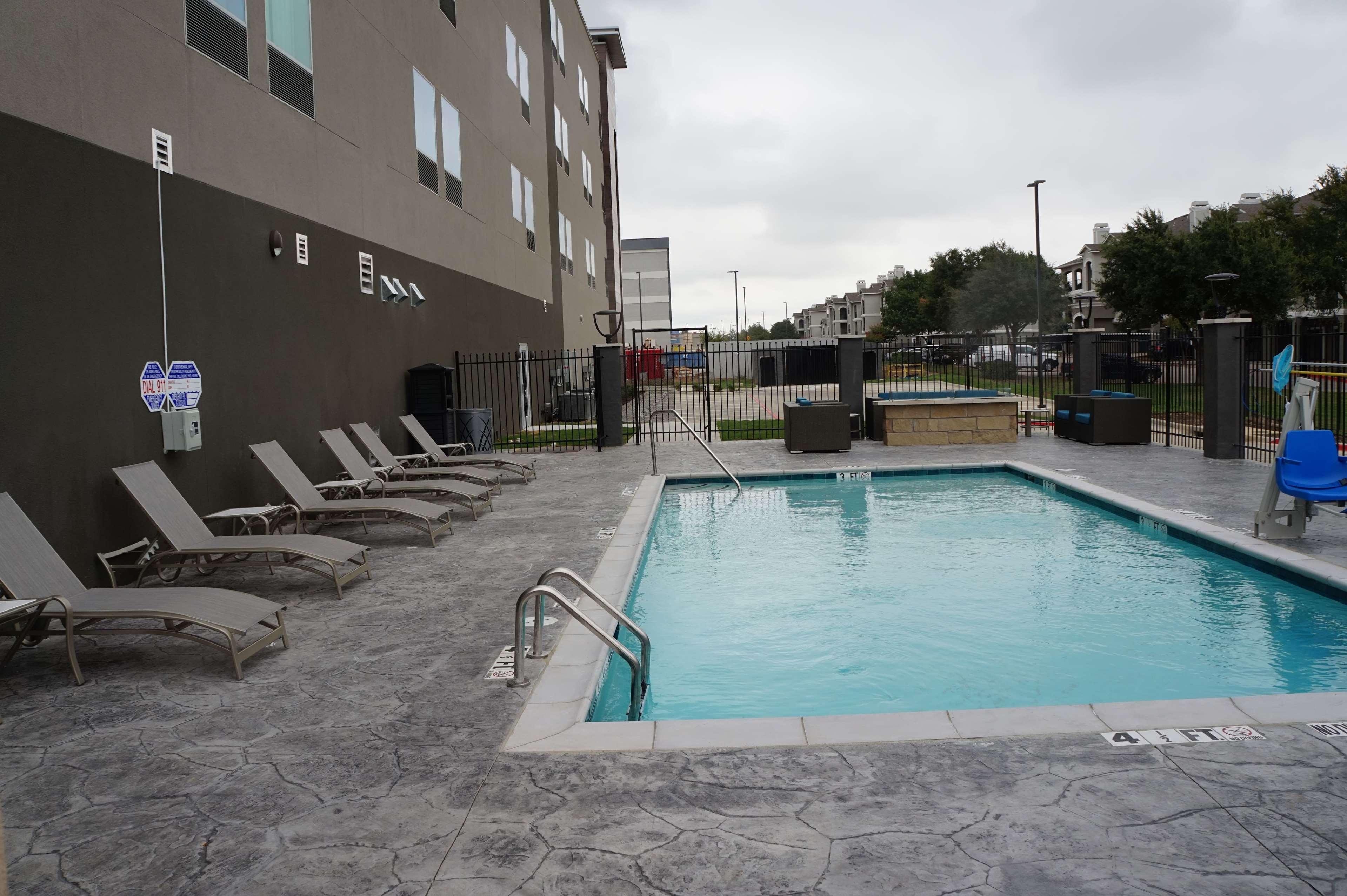 La Quinta Inn & Suites Dfw West-Glade-Parks Йулісс Екстер'єр фото