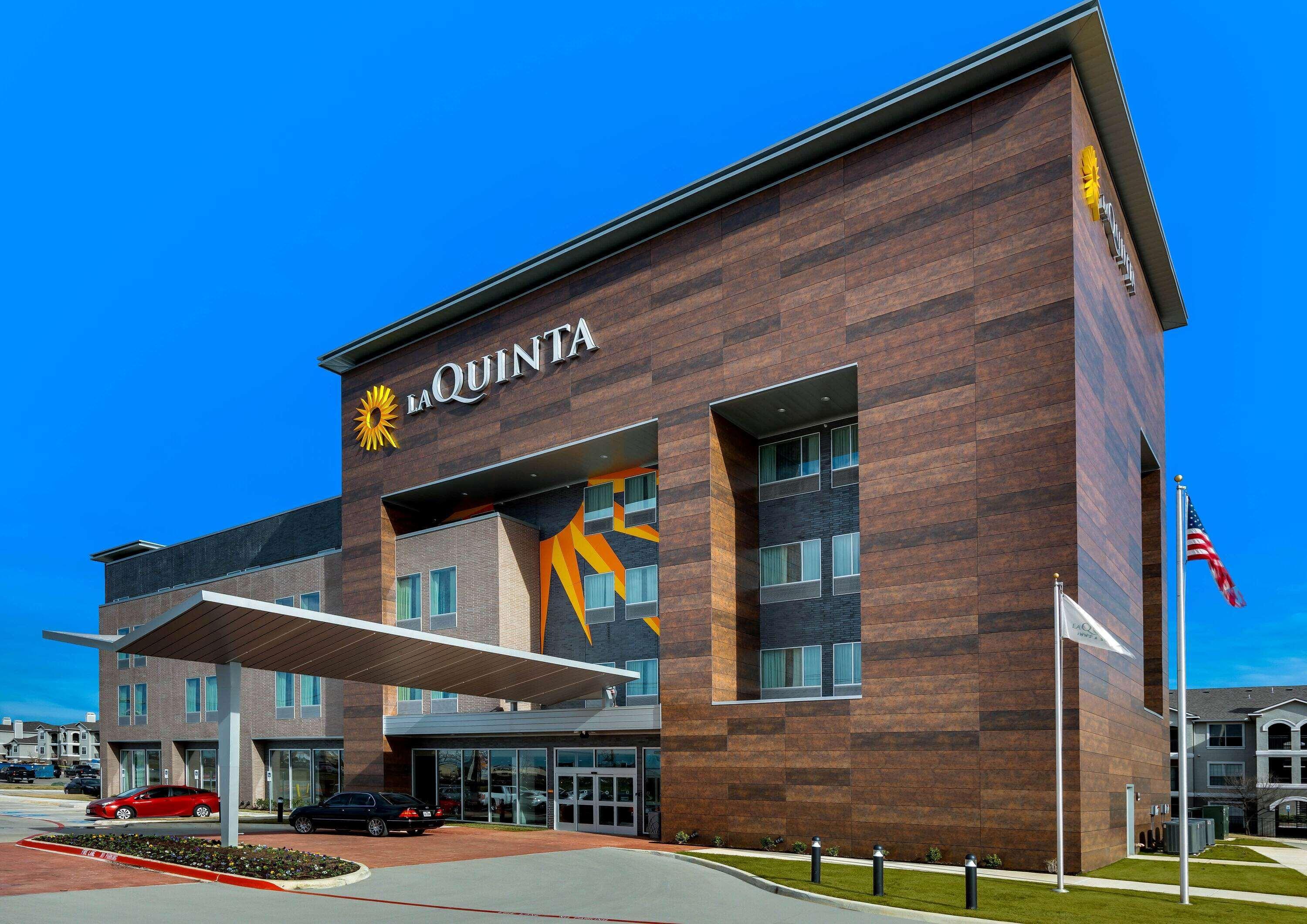 La Quinta Inn & Suites Dfw West-Glade-Parks Йулісс Екстер'єр фото
